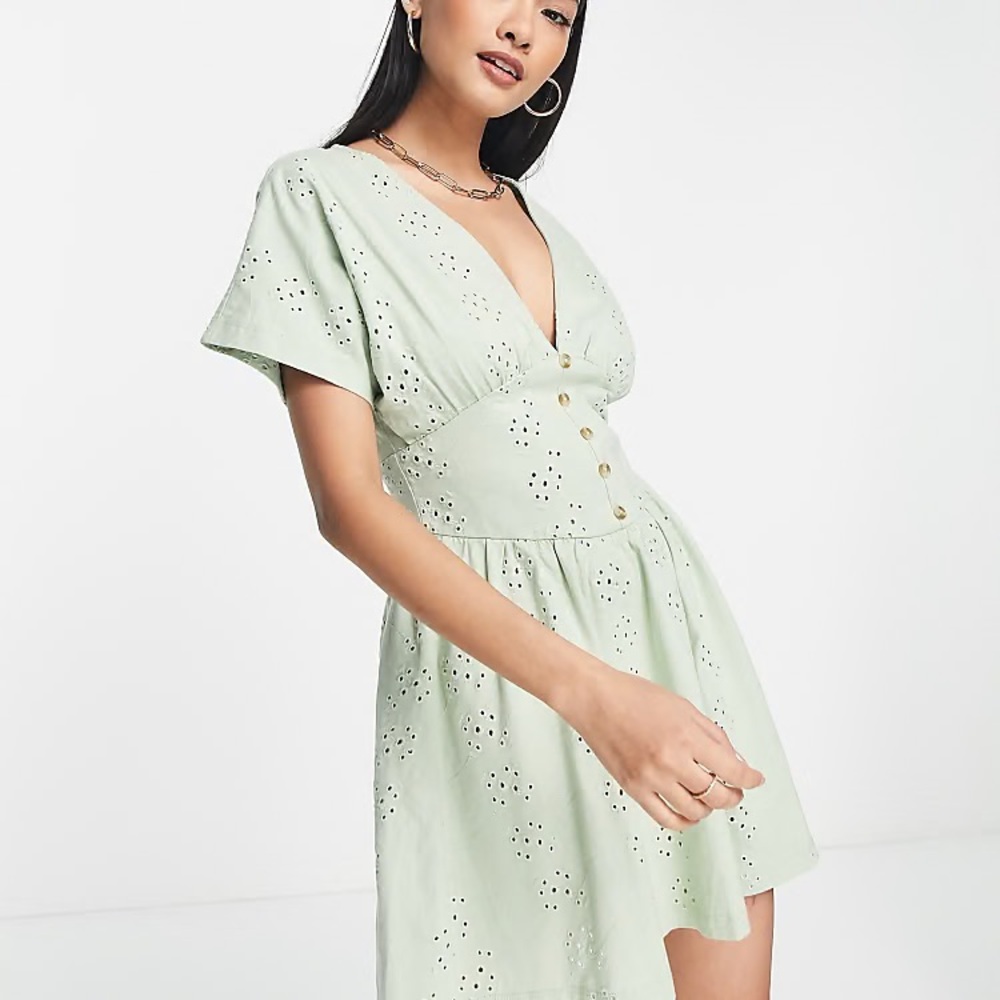 ASOS DESIGN eyelet mini tea dress with buttons in sage
| Size 6